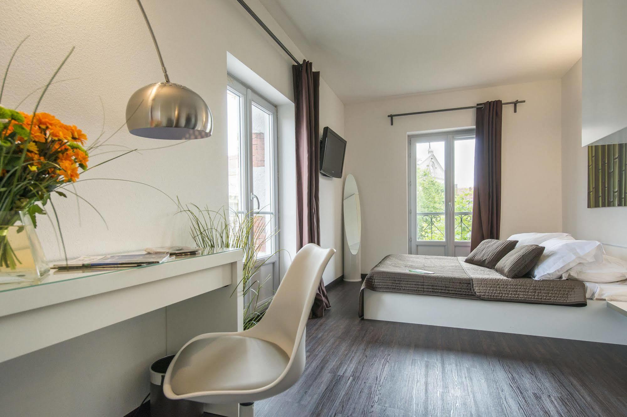Hotel Des Capucins Le Puy-en-Velay Екстер'єр фото